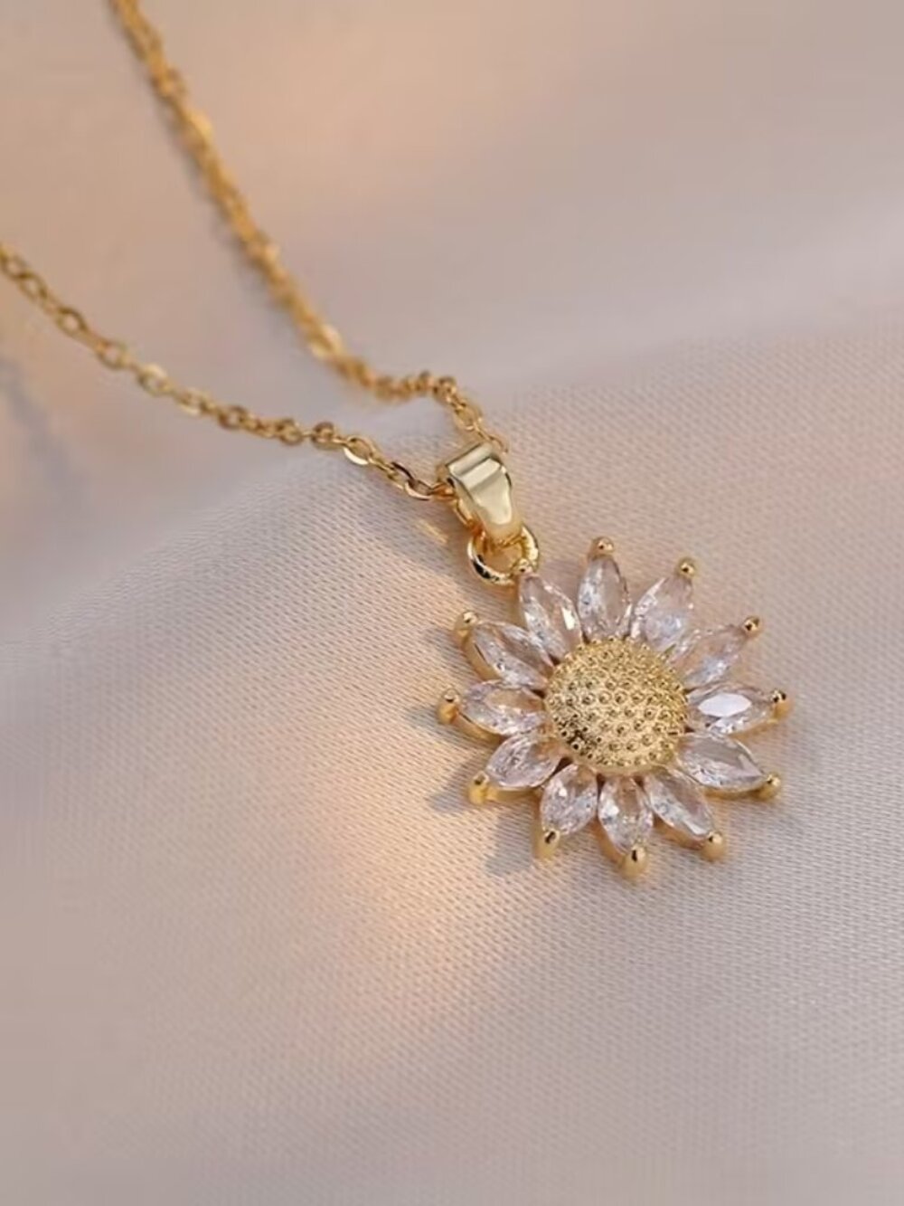 18K Gold Plated Sunflower Pendant NecklaceCrystal Daisy Flower Charm Cable Chain